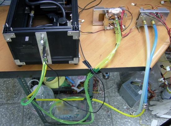 《圖十二　水冷系統與TEC模組連接照片》