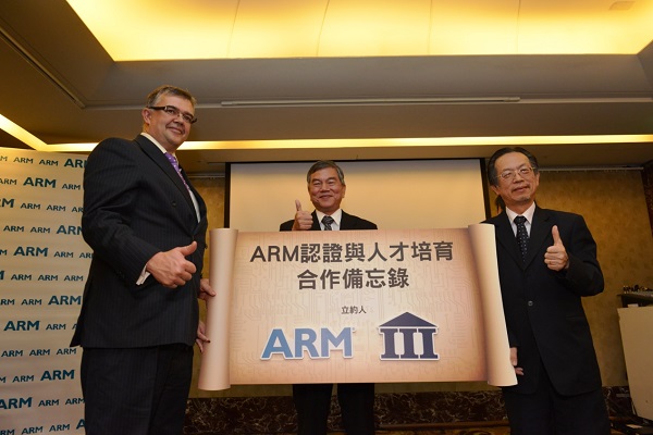 圖六 : ARM市場開發與行銷執行副總裁Ian Drew（左一）認為，雲端運算以及Big Data為未來發展重點。