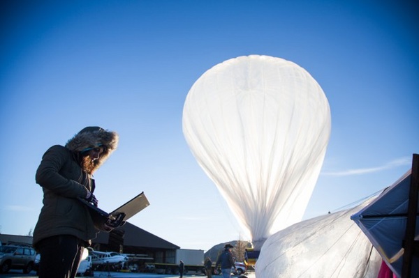 图一 : Google X部门提出Project Loon，利用高空通讯平台技术，提供便宜的高速网络服务。