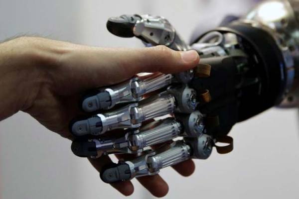 圖2 : （資料來源:Robotic-hands.l.reuters）