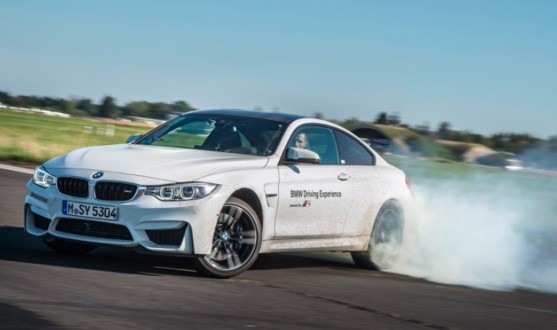 圖1 : 在測試賽道上檢測BMW M4 的過度轉向問題。