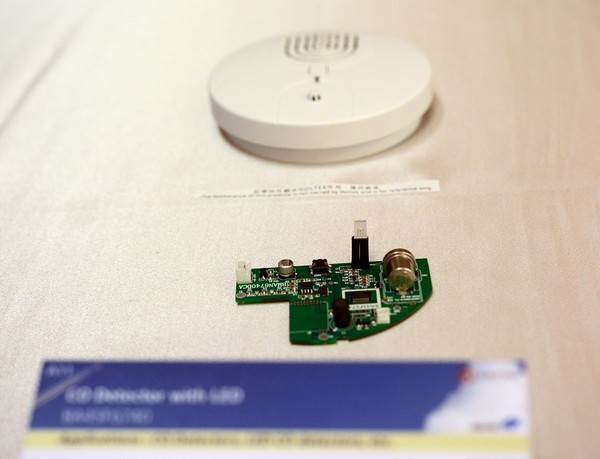 圖三 : 新一代的CO/燃氣探測器MCU。(攝影／籃貫銘)