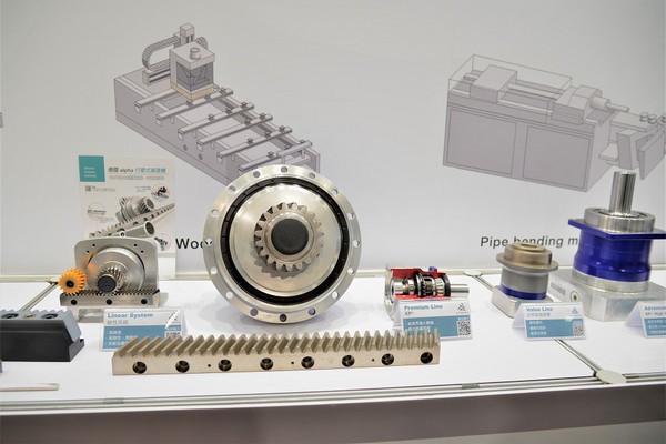 圖3 : 威騰斯坦公司今年特別針對台灣工具機產業及應用專案，展出模組化設計的蝸輪/蝸桿減速機V-Drive，降低客戶採購成本。（攝影：陳念舜）