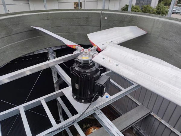 圖一 : 當企業進行設備汰舊換新的投資決策時，若能順勢導入低碳生產設備或創新技術，將大幅降低工業排碳。（source:東元）