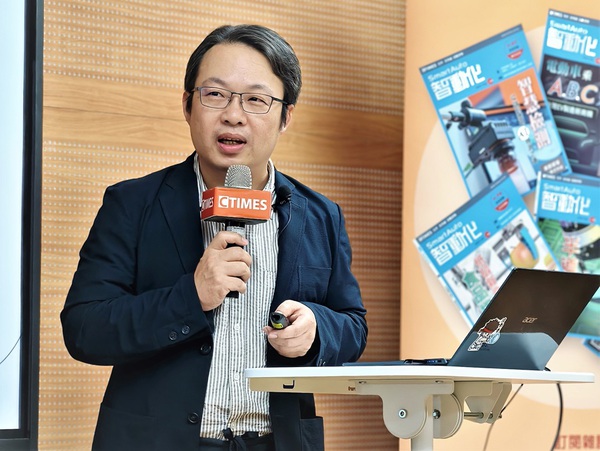 图一 : 鼎新数智公司制造业事业群数位专家黄正杰现身说法，解析企业正面临的诸多挑战，以及可提供所需AI解决方案的策略布局。（摄影／王岫晨）