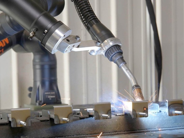 圖一 : 以金屬銲接的應用占比為雷射加工僅次於切割的第二大市場。