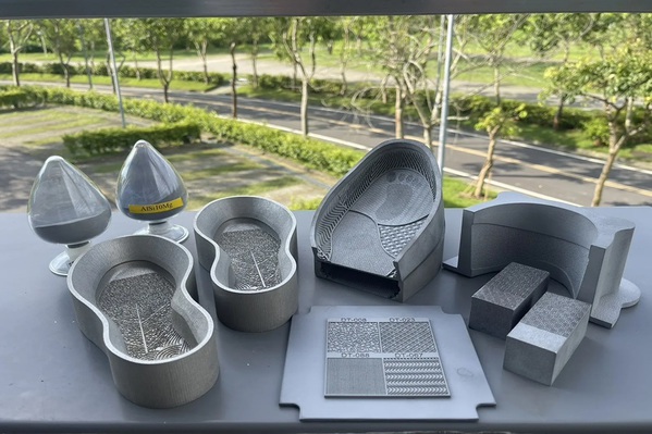 圖一 : 台灣首創「8雷射快速金屬3D列印系統」，具備「快速試作、精準成形、即時修改」等優勢。（source：工研院）
