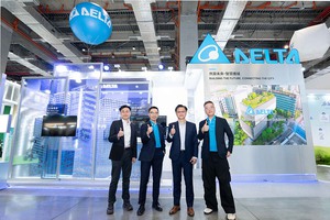 图一 : (由右至左) 台达智慧园区解决方案事业部经理李同捷、台达智慧园区解决方案事业部处长苏文杰、台达ESG整合策划办公室资深处长李立仁、台达品牌暨企业信息处资深经理施孟??於台达展区前合影。