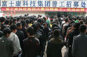 传鸿海已在大陆停止招募员工，疑与 iPhone 5 市场强度减弱有关。