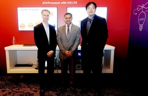 （左一）Peter Carson, Qualcomm Marketing Sr Director；（左二）Amir Ghanouni, R&S Global Account Manager；（左三）姜政宏, R&S行动终端量测部资深业务经理