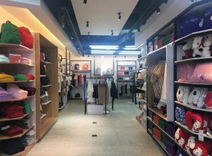 刷脸进店、智能购物、无感知支付……在印尼雅加达PIK Avenue购物中心，由京东无人科技带来的全新购物方式正吸引越来越多的消费者尝试体验。