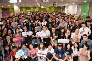 「2018 XR Hack Fest XR開發者黑客松大賽」盛大舉辦，圖為2018 XR開發者黑客松參與者合影。