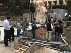 參訪金屬中心首部溫泉創能發電技術示範機組的運轉發電，該機組有效發出10kW之預期發電量。