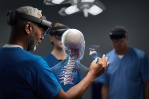 经由微软Hololens2可让治疗与手术更快速完成，以及得到更安全有效的成果，促进每个手术室都成为智慧手术场域。