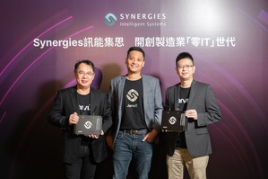 左起：Synergies 事业部??总经理黄逸华、Synergies创办人暨执行长张宗尧、Synergies 5G物联网闸道器Odin产品负责人曾俊绅