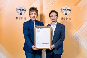 HyperG宣布自研手机资安防护系统appGuard正式取得Common Criteria 的EAL2国际等级认证。图右起为HyperG董事长丁??明及总经理林玄绍合影。