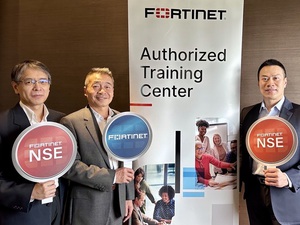 左起Fortinet 北亚区技术总监刘乙、Fortinet 北亚区总经理陈鸿翔、Fortinet台湾区总经理吴章铭