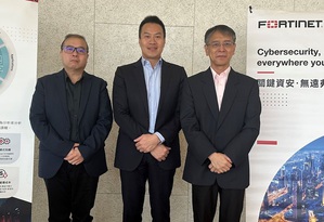 左起Fortinet 北亞區首席資安長鄺偉基、台灣區總經理吳章銘、北亞區資深技術總監劉乙