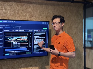 谷林運算執行長馮輝譯認為，相較地端需要投資許多算力的設備，雲端戰情室是最簡單落地，也符合經濟效益和淨零減排趨勢的一個方式。(圖/谷林運算提供)