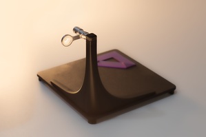 XPANCEO展示的最新智能隱形眼鏡(本刊資料照片)