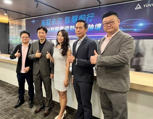 德國萊因交通服務吳孝先總經理（左二）