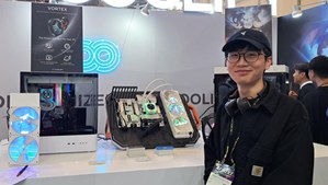 DYNATRON暨COOLIFY工业设计经理刘沅楷说明HOLO FAN2是具备全息影像同步串联技术的电脑机壳风扇，图二为COOLIFY推出的ZEPHYR手机散热器首创支援声控 RGB 灯效。