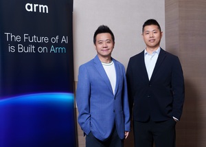 （左起）Arm 应用工程总监 徐达勇、Arm 车用事业部亚太区资深经理 李安泰