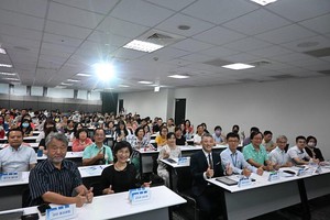 欣大資訊與叡揚資訊於「事務所 AI 升級」聯合發表會上揭示成熟的AI解決方案，圖前排左起為叡揚資訊雲端產品總監田欣、雲端及巨資事業群總經理胡瑞柔、欣大資訊會計師陳智鴻及經理王志成。