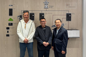 泓德能源總經理周仕昌（中）與國碩董事長陳繼明（右）29日共同組儲能資產平台星國電力，瞄準台灣將於2026年啟動的容量市場商機。（來源:泓德能源）