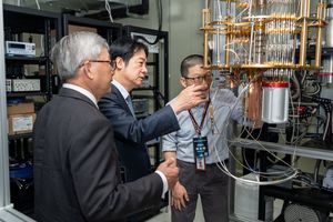 国科会引领叁观TSRI超导量子计算实验室。