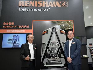 Renishaw台湾总经理赖时正(左)、业务拓展经理冯立诚(右)